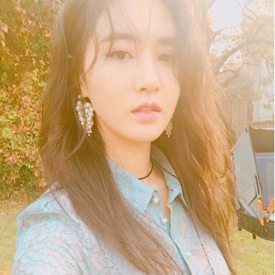 flcyurii's profile picture. (권유리) — 2nd main dancer, lead rapper, sub vocalist, 89L, cola and black pearl of 소녀시대 also known as girls' generation; part of shy.