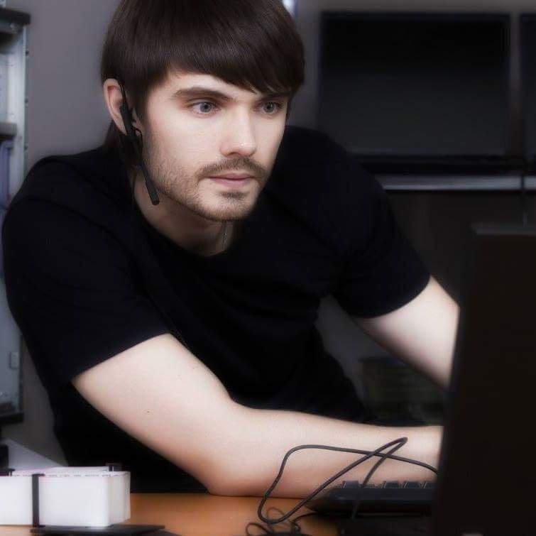 WebDeveloperuUK's profile picture. 