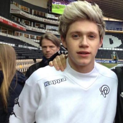 elyasrpg's profile picture. my name is elyas and i like warm hugs.