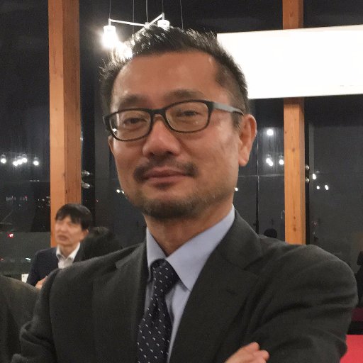 物書きの端くれ。横浜市立大学大学院医学研究科で医科学修士(MMSc)。サイエンス系の単著に『恐竜大接近』(集英社、監修:小畠郁生)、『遺伝子・ゲノム最前線』(扶桑社、監修:和田昭允)など、人文系単著に『おんな城主 井伊直虎』(アスペクト)など、出版プロデュースに『新型タバコの本当のリスク』(内外出版社)などがある。