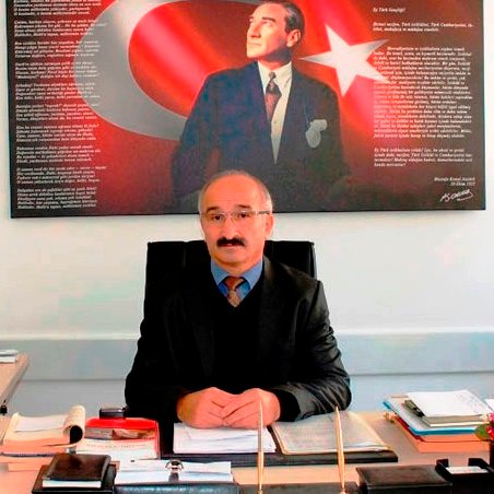 EGEMENLİK KAYITSIZ, ŞARTSIZ MİLLETİNDİR 
Mustafa Kemal Atatürk.

Emekli okul müdürü.