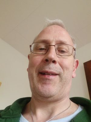 Har varit medialt aktiv sen 2014. Sen dess har det varit långa benet först och gått fort framåt.