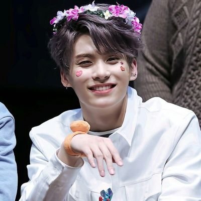 Oie meu anjinho. Você poderia dar rt e favoritar o único rt? Ficarei muito grata. É meu sonho ganhar este álbum. 💗 Não precisa seguir de volta ^-^