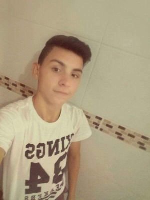 CriisGomes127's profile picture. 