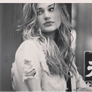 Karoll_fellix's profile picture. .Quando  estiver  triste  vem que   eu te Fasso feliz.