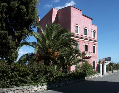 La Pensione Svizzera is a small charming hotel ideally located in Via Pirandello, the most central panoramic road of Taormina, where you’ll find yourself.