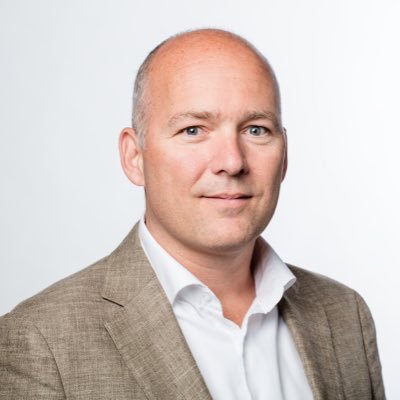 Challenge the Status Quo | Sales Professional | gek op gadgets & nieuwe technologie | hockey fan