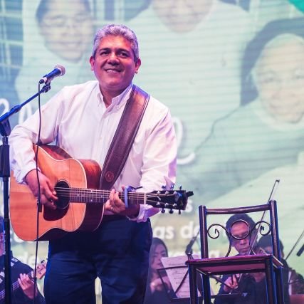 Cantautor Católico Colombiano.
http://t.co/RjAlxT12WV