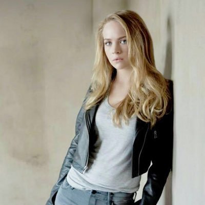 {DC}{OC}{Banshee/Hacker}{Sister of Bruce Wayne}