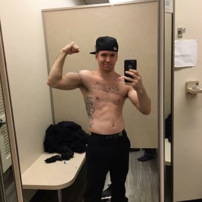 Im 27 United States Combat Veteran Proud Father of a little girl named Autumn Nicole