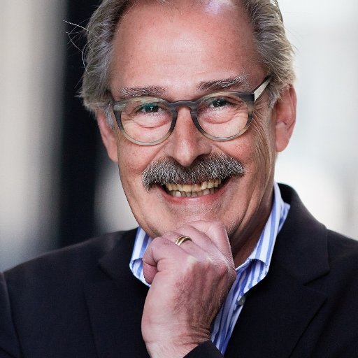 Customer Marketer. Es braucht die Konvergenz der Medien. Das ist Cross Media.