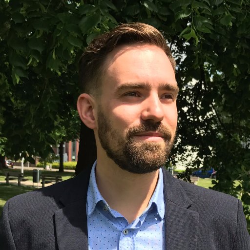 Bouwer van toegankelijke websites. Missie: een betere website voor iedereen. Eigenaar @geev en getrouwd met @AnkiePluijms.
