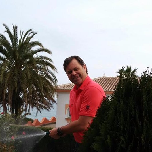Dad who love kids and nature and love to meet people who work for the future, Honestly I am a very sincere person who laughs easily and who communicates openly