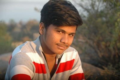 AkashSh41007131's profile picture. कोशिश तो बहुत की समझदार बनने की…
लेकिन खुशी हमेशा पागलपन करने से ही मिली…