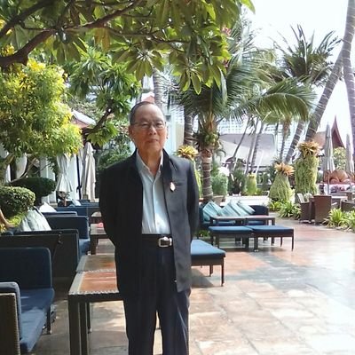 SatawasSrisomb1's profile picture. ชายไทยวัยสูงอายุ ชอบดูหนัง ฟังเพลงเก่า เล่าความหลัง นั่งเล่นเน็ต