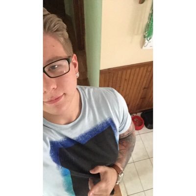 Fuckley_'s profile picture. Follow me so I can live like Kayne