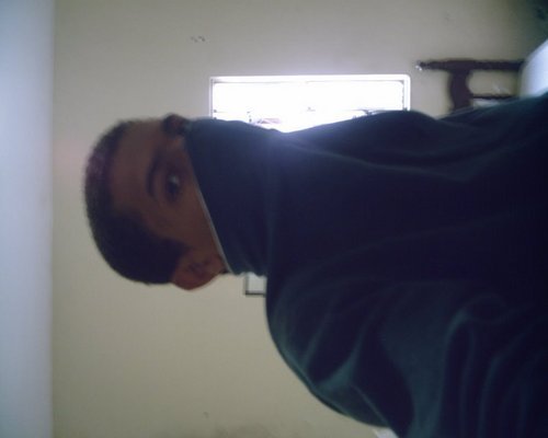 J21Nunes's profile picture. Sei que errei, hoje estou na pior
Vivendo entre quatro paredes
O dia amanhece e eu não vejo o sol
Mas parei e pensei
Vou partir para uma melhor(GéG)