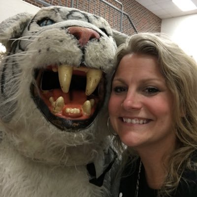 MrsTonyaSimmons's profile picture. Loves Jesus, Middle School, Technology, Reading, & Building Leaders With Kiwanis #BoyMom