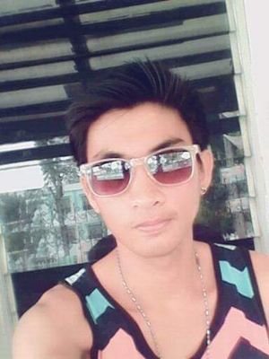 Fredchiicken21's profile picture. Loves EDM 😁