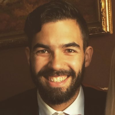 Journalist, barnehagelærer, skuespiller ved Fyllingsdalen Teater. Halvt chilener. Preges daglig av Brann, Celtic og (litt) Manchester United.