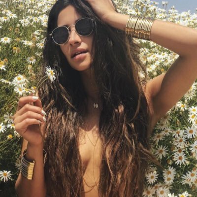 RpgRuby_'s profile picture. 《And you see me holding up my middle finger to the world fuck your ribbons and your pearl cause I'm not just a pretty girl》