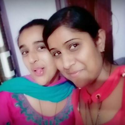 RubiInsa6's profile picture. 