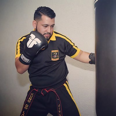 Ing. en Negocios, Prof. de Artes Marciales,Cinta Negra 4to Grado Kung-Do-Lama, Cinta Morada GB BJJ,Miembro de la Federacion De Full Contact