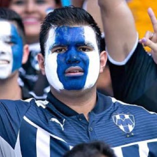 Regio, amo el fútbol, la cerveza, las mujeres y la carne asada.