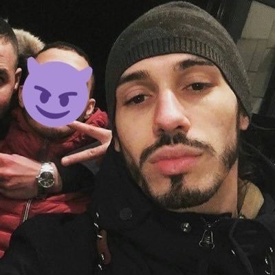 chuzehef's profile picture. On dé-serre la ceinture, la banquiere prends mon tour de taille. | 🇩🇿