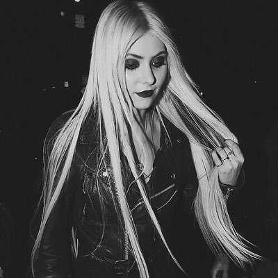 ❀
