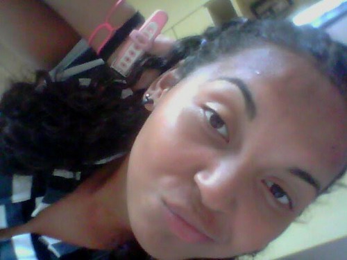 simpatica,adoro sair...e adoro rave...hahaha tenhu 16 anos e amo justin bieber e beyoncé.e só...