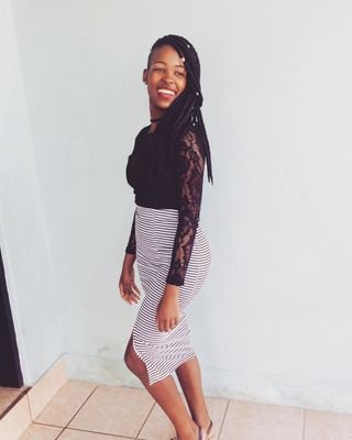 MahlogeS's profile picture. God's kid
Queening