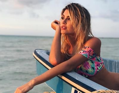 Bellfins's profile picture. Katie Bell.
LEÓNES. Cazadora sumplente; N° 18. Séptimo curso. Adoro el Quidditch. ED. Patronus: Mariposa.
Marc & Rebecca ♡
[#Pottertty⚡️]