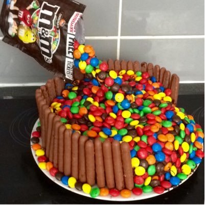 I am a Mum from Liverpool.I can bake cakes for any occasion! DM me for cake and cupcake orders 🎂 JFT96