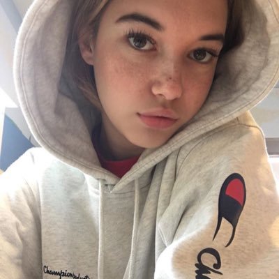 fuckingsarah__'s profile picture. it's sarah fucking snyder 🍒✨ CeeJay