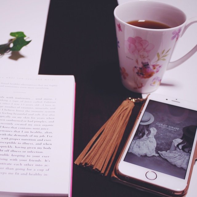 fukuokabunka's profile picture. 2016年11月設立／本好きのための社会人サークル／毎月第3日曜日の午前10時半、天神・酒場のシャトルで読書会を開催／毎回20〜30代を中心に20〜30名が参加／初参加歓迎🙌本アカウントでは弊会の最新情報を始め、福岡を中心に九州・山口のニュースやイベント情報を掲載❗️問合せ・申込はDM・下記HPから😄