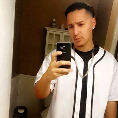 Benji_ThO's profile picture. A bitch Gon Be A Bitch & A Hoe Gon Be A Hoe
👻:eL_BenJO