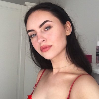 ughpetty's profile picture. im under your spell