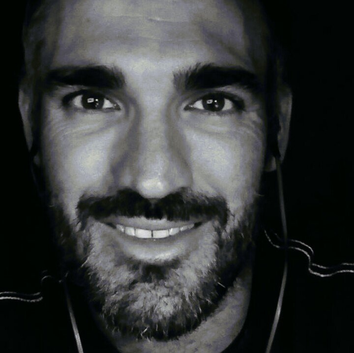 Triatleta amateur. Amante de los animales , las motos y la tecnología. Siempre por el lado derecho de la vida.