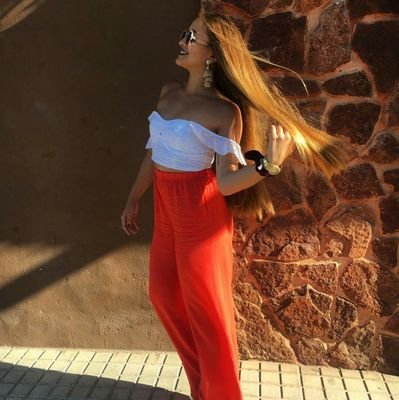 Te vi follar y fallar y no se cuando me gustaste más, cuando te vi proclamándote diosa o cuando te observé confesándote humana.