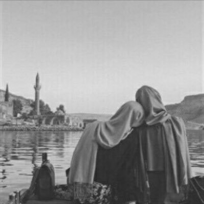 طالبة إدارة اعمال 📚🖊إصنع خيرًا فهو الشيء الوحيد الذي لا يختفي حين تغيب .اللهم الجنه#لنوران. حبيبة القهوة والورد☕️اللهم حصن عائلتي ومن أحب من كل سوء♥️✨