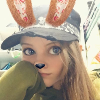 Fairly_Local27's profile picture. Hey it's me😜 love art always have and always will🦄 Can speak a lil croissant and sushi but no taco😂 Snapchat- ❤️2k17 Musical.ly- @fairlylocal27 Haley out