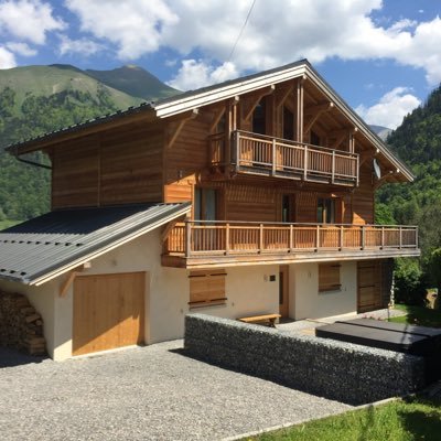 New luxury 5 bed & 5 bathroom self catered chalet. Part of the Elevation Alps luxury portfolio.