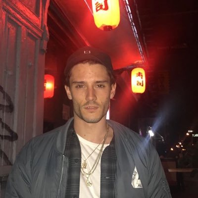 rpwgodiego's profile picture. Appelles moi César, j'ai la Gaule.