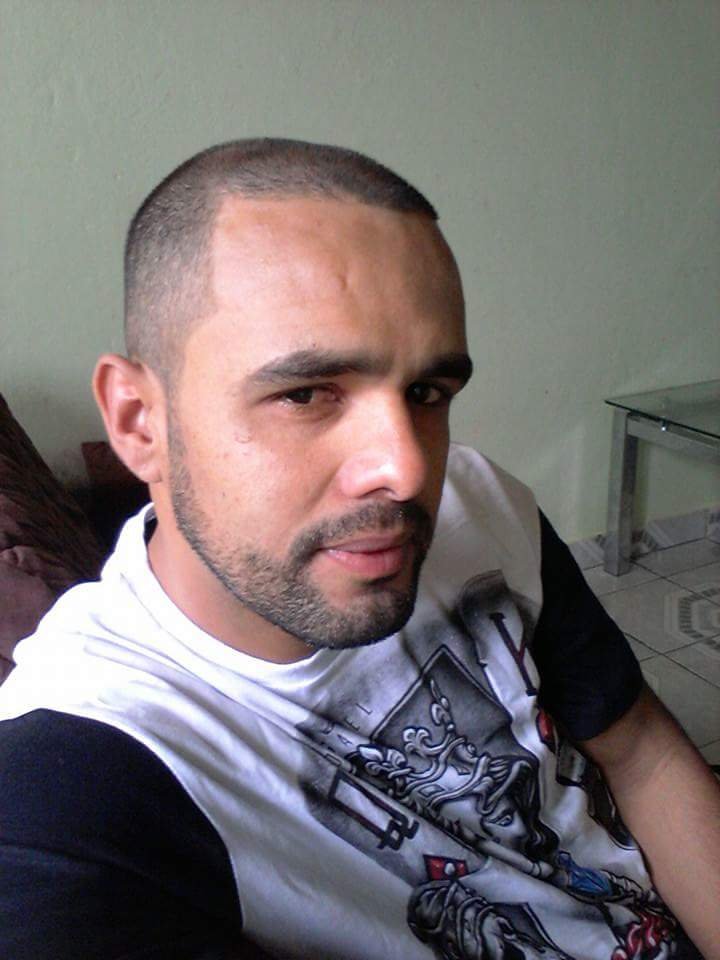É facil criticar quando o problena não é seu,você tambem tem defeitos então pense antes de julgar.
