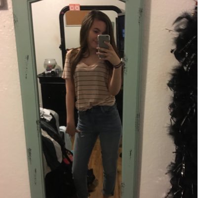 smithabigail_'s profile picture. follow my new twitter @sbigailamith