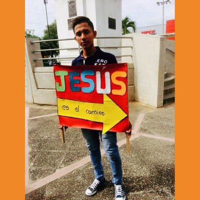 Jesús dijo: yo soy la luz del mundo ;el que me sigue , no andarán en tinieblas, si no que tendrán la luz de la vida ❤ S.Juan 8:12