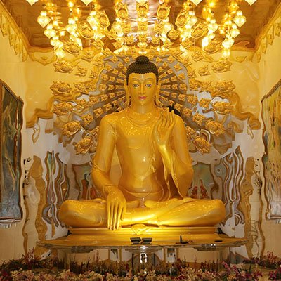 Siri Gautama Sambuddharaja Maligawa (Grand Temple of The Gautama Buddha) is one of the most beautiful Buddhist temples in Sri Lanka. 🇱🇰