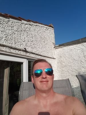 A Rugger Nutter !! I take my work seriously but myself lightly, I eat Bacon drink beer and hate football!!