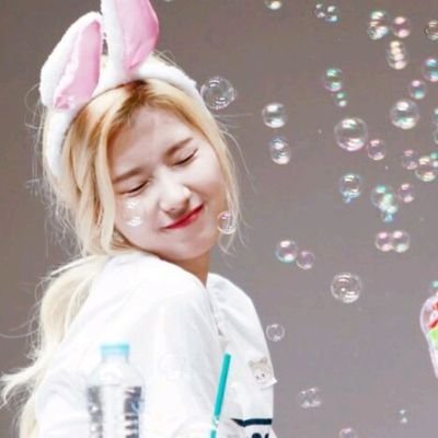 FuckingMiare's profile picture. 